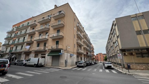 Appartamento Centrale IV Piano con Ascensore, Locale Deposito e Box Auto